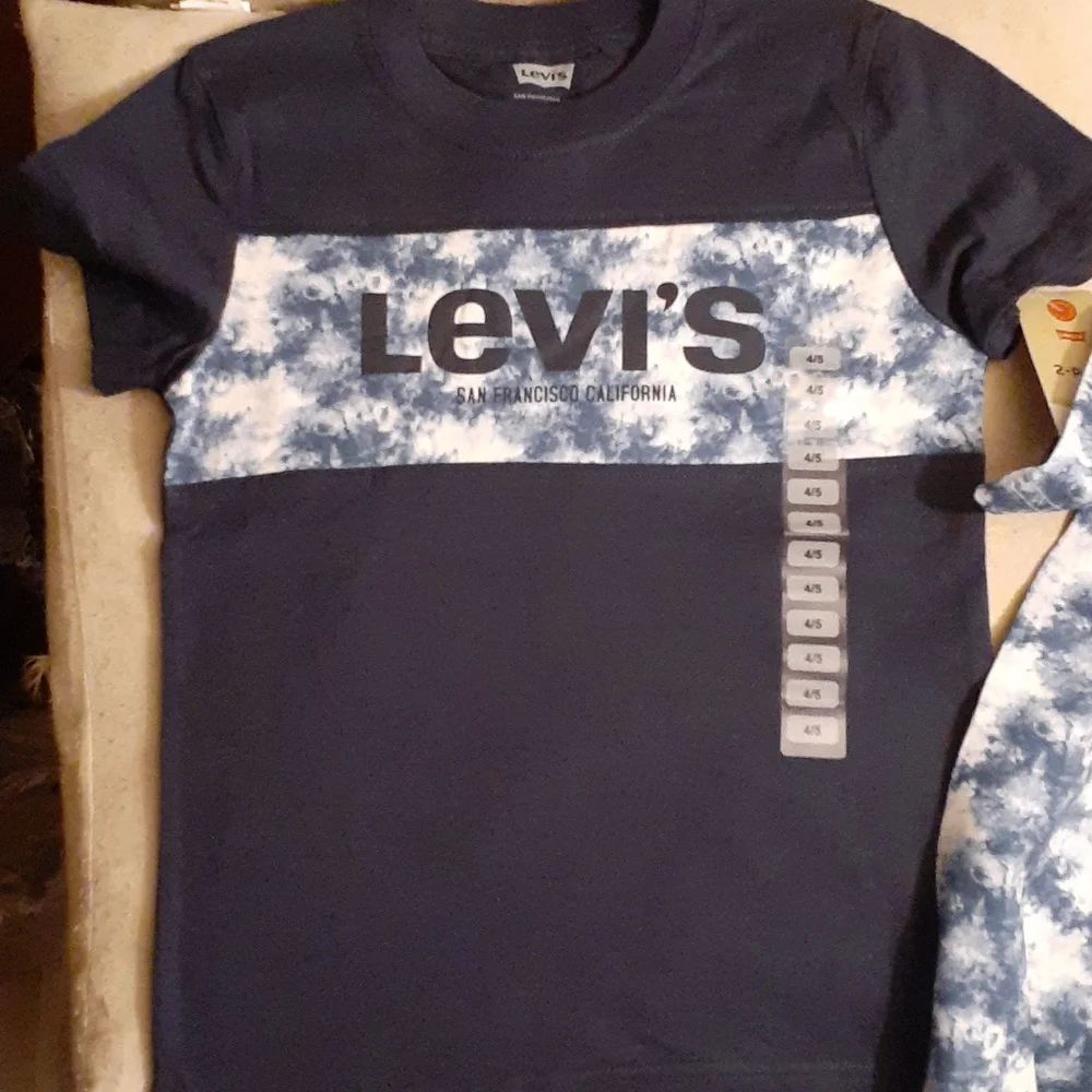 LEVI'S 2PK STRAUSS CO  SHIRTS NWT 4/5 SET Reg $44